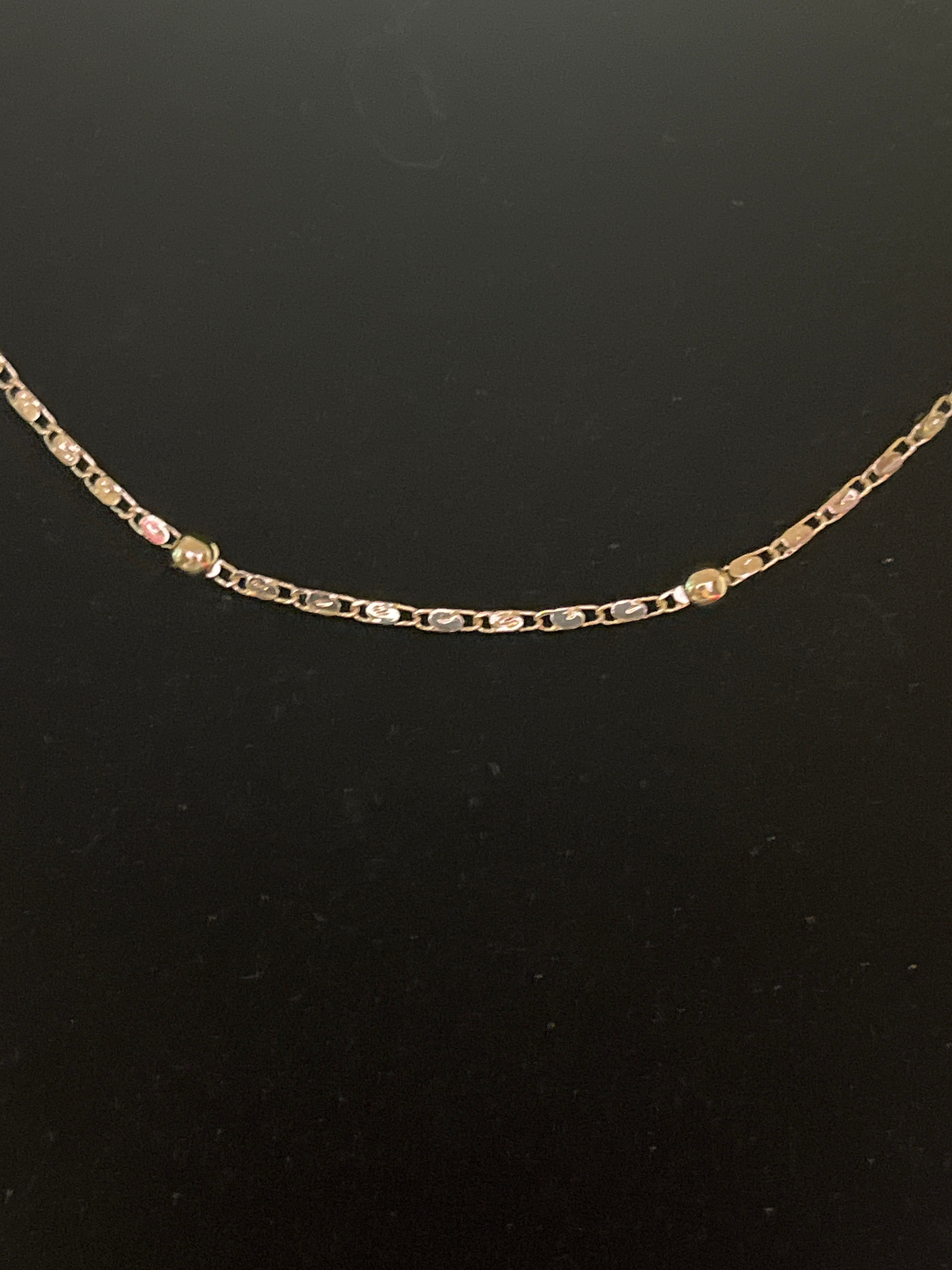 Gold necklace ￼